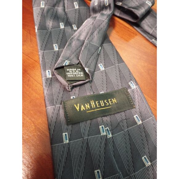 Van Heusen 100% Silk Men's Neck Tie Made in USA 58 inches long - Picture 2 of 3